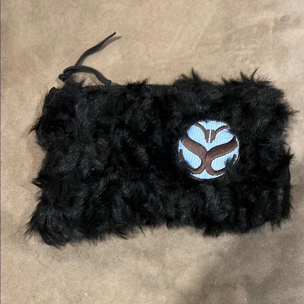 Salvage Sacs Black Faux Fur on front and leather on back. 5 x 7 inches.